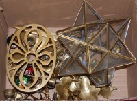Lot 184 - Two boxes of miscellaneous metalwares to...