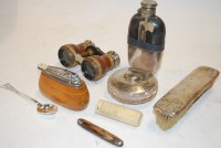 Lot 395 - Mixed lot to include silver backed clothes...