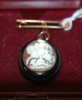 Lot 441 - A carved shell cameo pendant on 9ct gold bar...