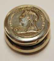 Lot 445 - A late Victorian silver pill box