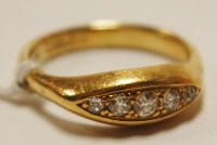 Lot 461 - A ladies 18ct gold ring, arranged as five...