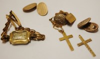 Lot 492 - A single gents 9ct gold cufflink; a 9ct gold...