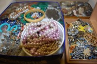 Lot 598 - A large collection of assorted costume...