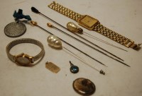 Lot 605 - A small collection of miscellaneous items to...
