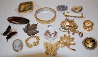 Lot 631 - A small collection of assorted costume...