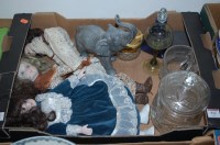 Lot 812 - A box of miscellaneous items to include two...