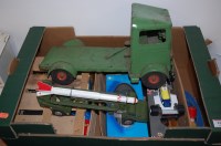 Lot 819 - A box of assorted loose and playworn diecast...