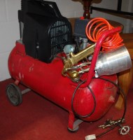 Lot 1079 - A Ferrua Air Compressor with two guns