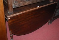 Lot 1197 - An early 19th century mahogany dropleaf dining...