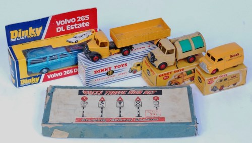 Lot 1969 - Dinky Toys Diecast and Gilco Road Sign Group,...