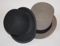 Lot 28 - An early 20th century grey velvet top hat...