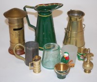 Lot 61 - A small collection of miscellaneous items to...