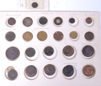 Lot 74 - Mixed lot of 17th century and later tokens to...
