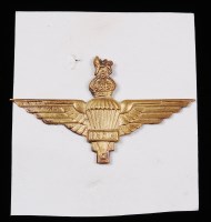 Lot 239 - An India Paratrooper cap badge.