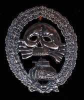 Lot 281 - A Spanish Civil War Condor Legion tank badge.