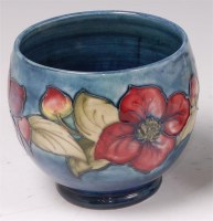 Lot 64 - An early 20th century small Moorcroft pottery...