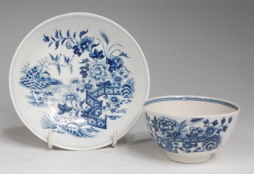 Lot 662 - A first period Worcester porcelain blue and...