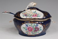 Lot 658 - A first period Worcester sauce tureen and...