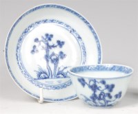 Lot 1033 - An 18th century Chinese export blue and white...