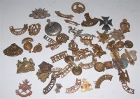 Lot 522 - A collection of assorted military cap badges...