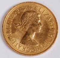 Lot 134 - Great Britain, 1963 gold full sovereign, Queen...
