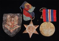 Lot 364 - A British S.A.S. cloth beret badge, together...