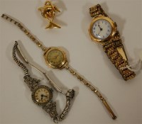 Lot 303 - A ladies 9ct gold cased wristwatch, having...