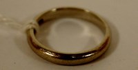 Lot 305 - A small platinum band ring, 3.9g