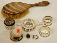 Lot 275 - A small collection of assorted silver items to...