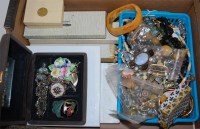 Lot 318 - A large collection of assorted costume and...