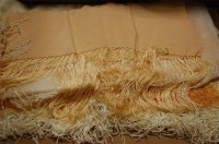 Lot 423 - A small collection of lace and linen