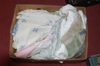 Lot 448 - A box of miscellaneous lace and linen