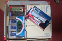 Lot 450 - A box of assorted modern issue diecast toy...