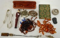 Lot 276 - A small collection of miscellaneous items to...