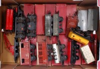 Lot 372 - A large tray of 17 mainly boxed postwar Hornby...