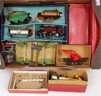 Lot 375 - A large tray of postwar Hornby including box...