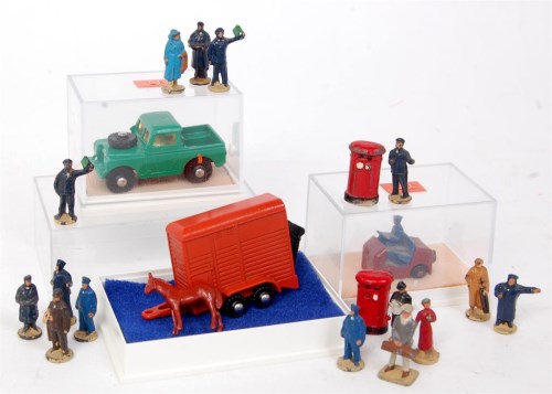 Lot 622 - Dublo Dinky horsebox with horse, LandRover,...