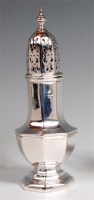 Lot 121 - An early 20th century silver pedestal sugar...