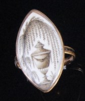 Lot 186 - A George III yellow gold and enamel mourning...