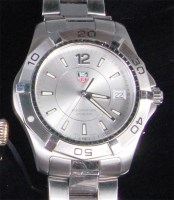 Lot 215 - A Tag Heuer Aquaracer gents steel cased...