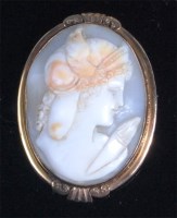Lot 219 - A Victorian carved shell cameo brooch,...