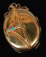 Lot 1299 - A circa 1900 yellow metal oval picture locket,...