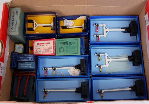 Lot 685 - Hornby Dublo 2 ED1, ED2, 2 D3, 2 ES6, ES7 and...