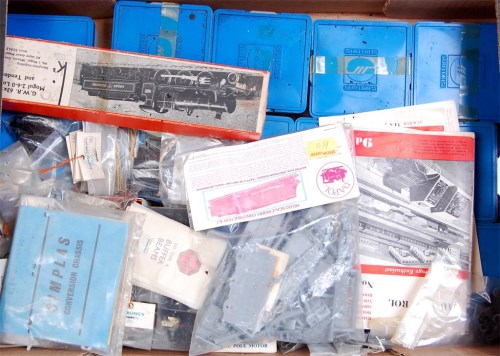 Lot 761 - Quantity of locomotive parts 3 motors, Simplas...