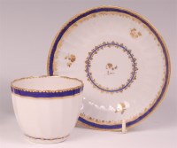 Lot 604 - An early 19th century Derby porcelain tea bowl...