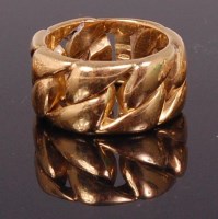 Lot 728 - A yellow metal heavy band as intertwined links,...