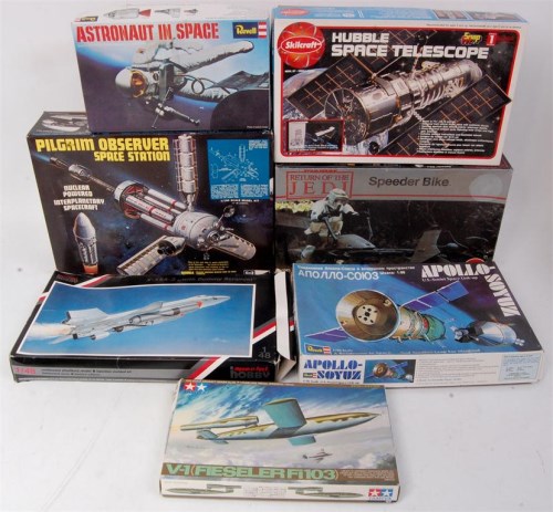 Lot 1556 - Jet Fighter, Sci-Fi and Space related plastic...