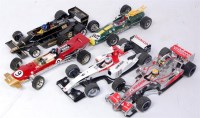 Lot 2608 - 5 assorted Formula 1 1/18th scale diecast and...
