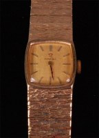 Lot 586 - An Omega ladies 9ct gold bracelet watch,...