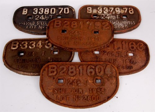 Lot 28 - 6 assorted BR cast iron 24½ ton wagon D plates,...